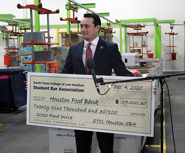The law school’s Student Bar Association (SBA) Vice President Javier Gonzalez presented an oversized check to ABC13 anchor Samica Knight at the Houston Food Bank Friday morning.